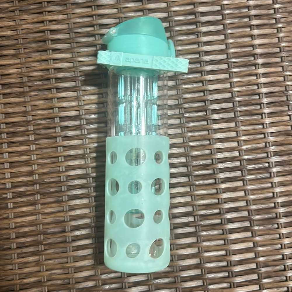 Apana glass fruit travel cup